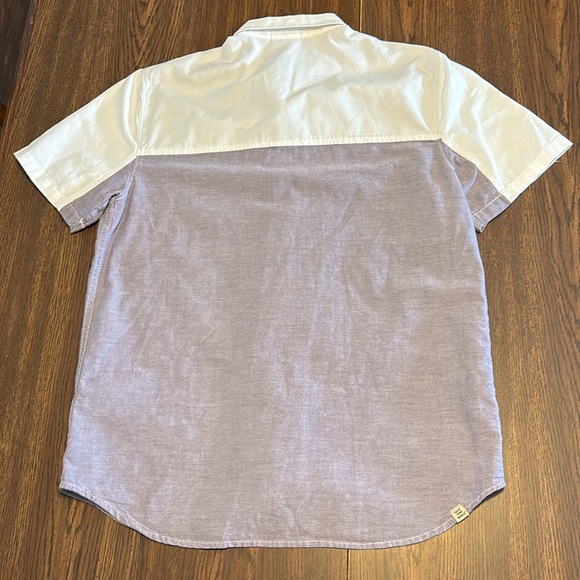 Vans button up white/purple size M unique and looks nice shoot - Picture 2 of 3